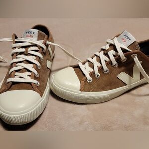 Rare Veja/Vert shoes